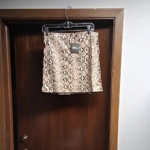 Chic Snake Print Mini Skirt - Cream and Black